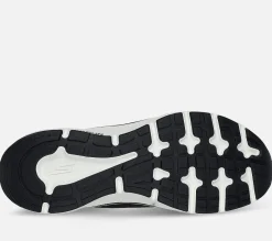 Wide Fit: Slip-ins: GO RUN Consistent 2.0 - Empowered